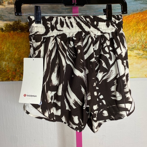 LULULEMON Hotty Hot High-Rise Lined Short 4" - Picture 8 of 8